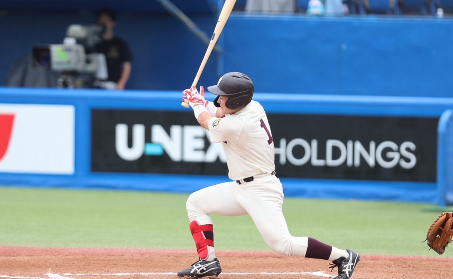 1回に安打を放った尾瀬雄大-早稲田スポーツ撮影