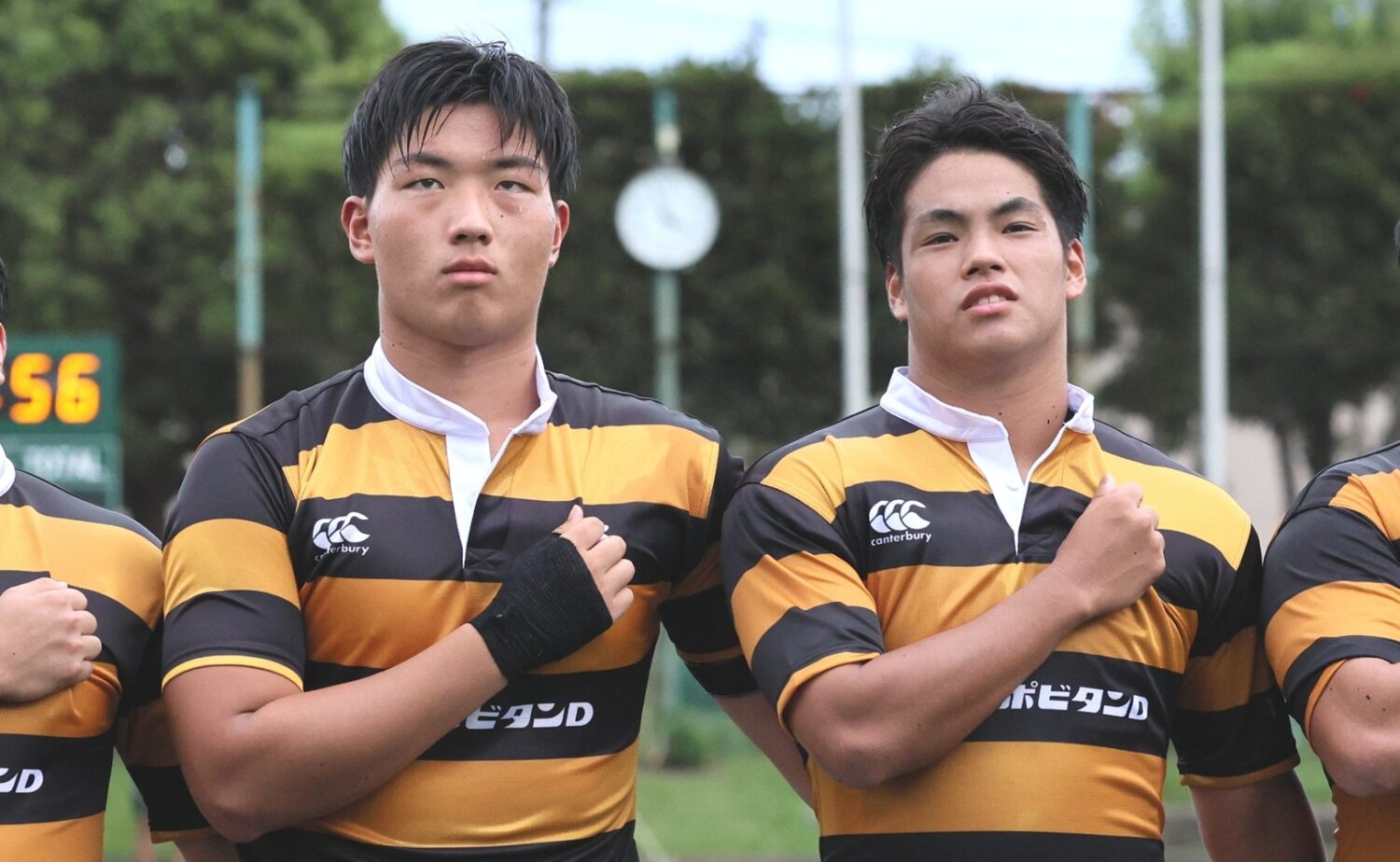 先発した慶應大1年生のLO山﨑太雅（浦和／左）とLO西野誠一郎（桐蔭学園）の2人