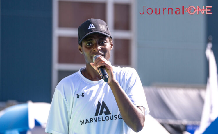 自らが主催する3x3の大会でMCをする馬瓜エブリン‐Journal-ONE撮影