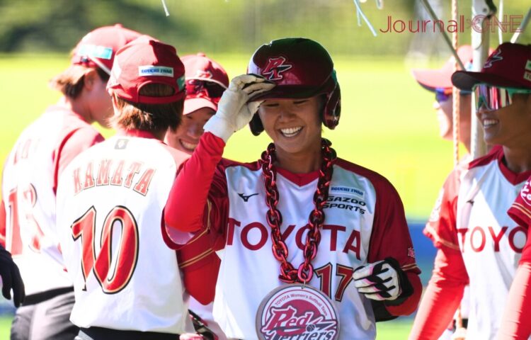 世界のエース・上野から本塁打を放ったトヨタの新人・小林楓-Journal-ONE撮影