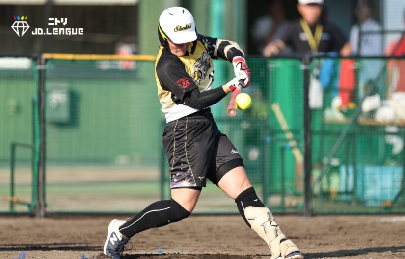 貴重な追加点となる2点本塁打を放つスミス（豊田織機）-JDリーグ提供