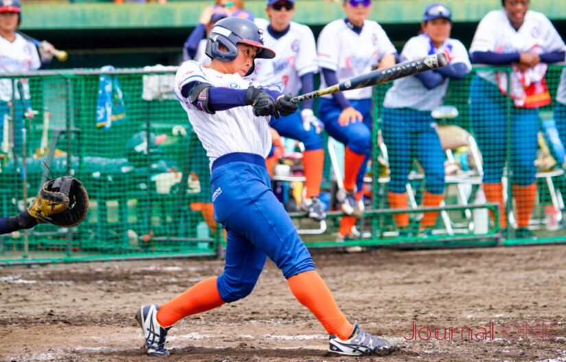 2打席連続本塁打を放つ保谷蓮（日立）-Journal-ONE撮影
