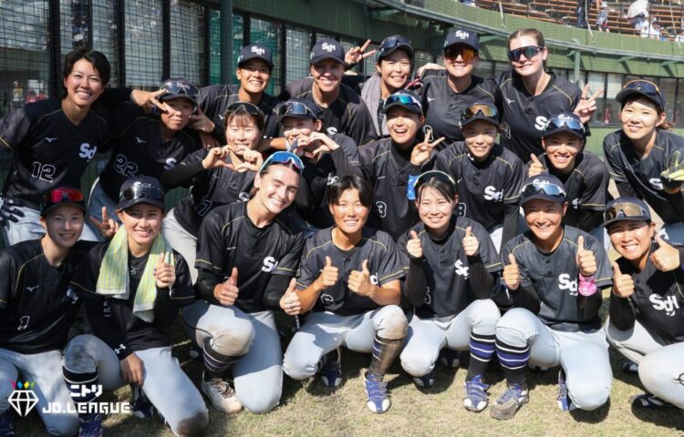 二桁安打8得点と快勝したSGHの選手たち-JDリーグ提供