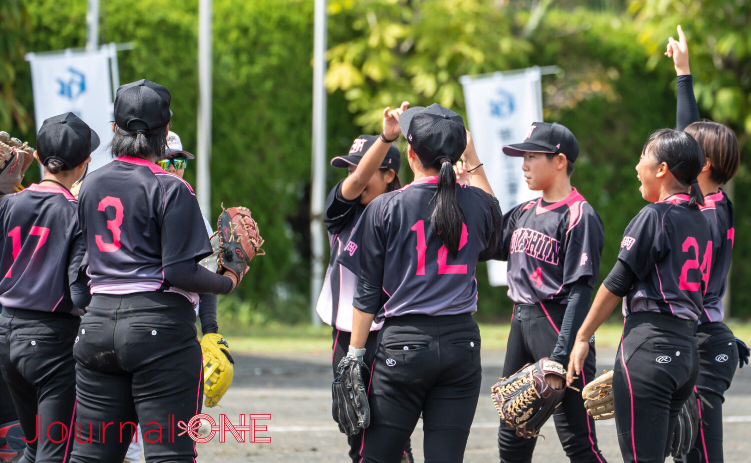 藤枝順心高の選手たちは嬉しそうにNECの応援に向かっていった‐Journal-ONE撮影
