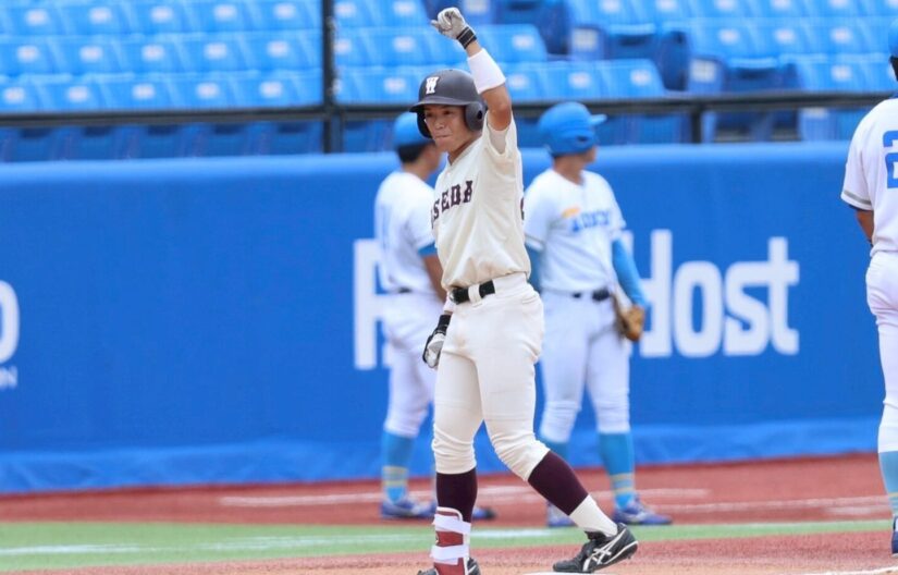 8回に勝ち越しの適時三塁打を放った石郷岡大成-早稲田スポーツ撮影