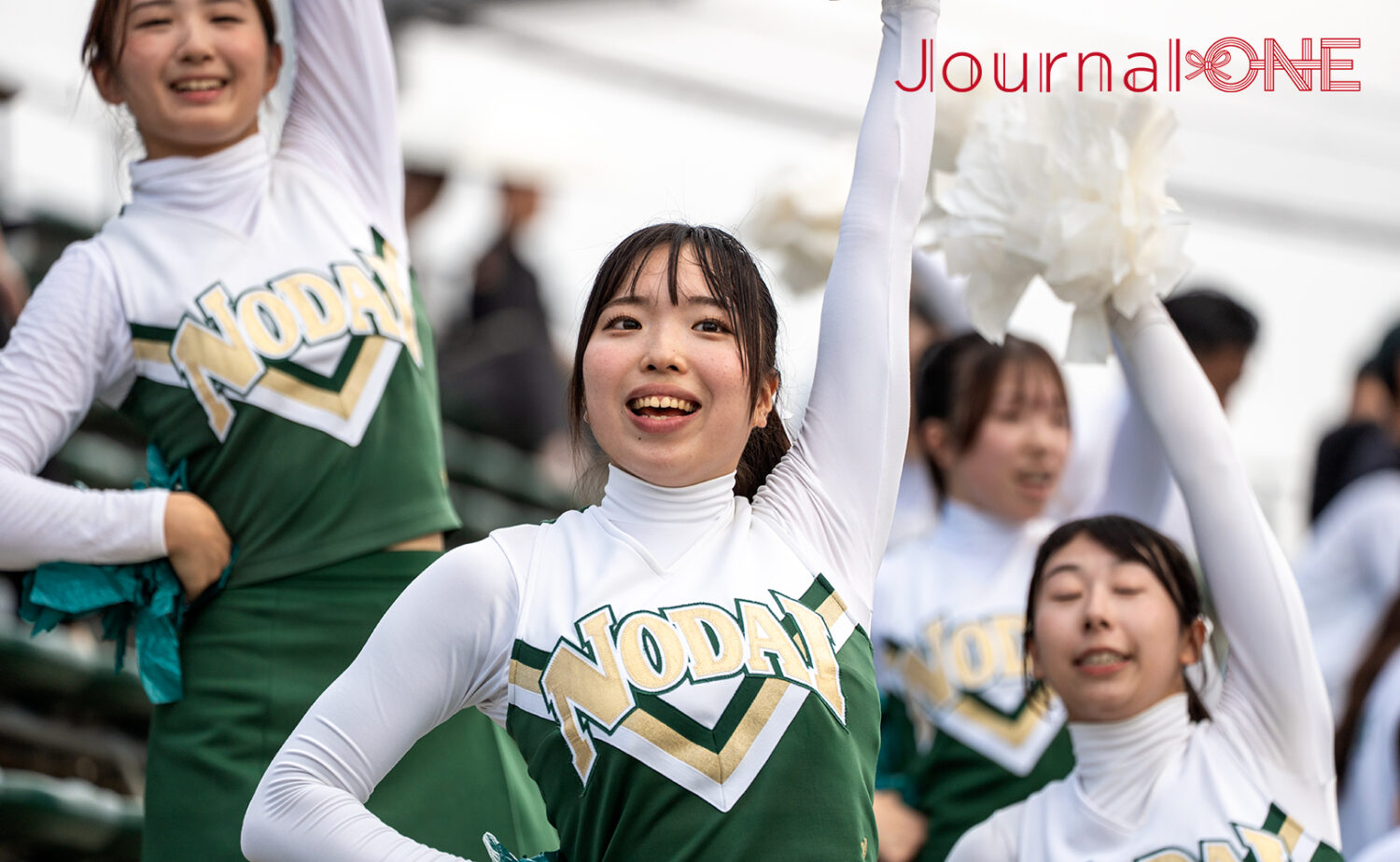 2025年9月9日、等々力球場で行われた東京農業大学と日本大学の野球公式戦で、FIGHTING RADISHが応援する様子