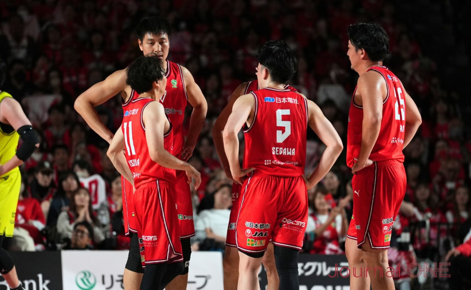 試合中、メンバーに指示を出す西村文男（千葉ジェッツ）-Journal-ONE撮影