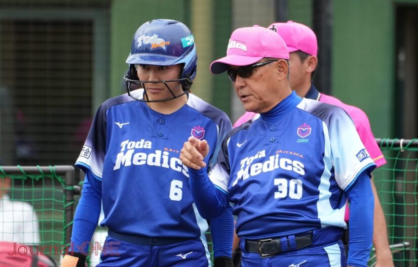 橋爪に指示を送る戸田中央・福田監督-Journal-ONE撮影