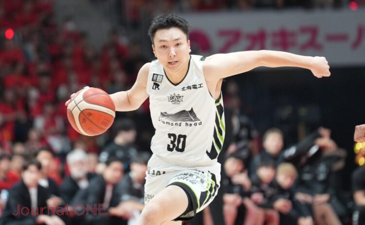 地元・愛知県のIGアリーナでBリーグデビューした富永啓生-Journal-ONE撮影