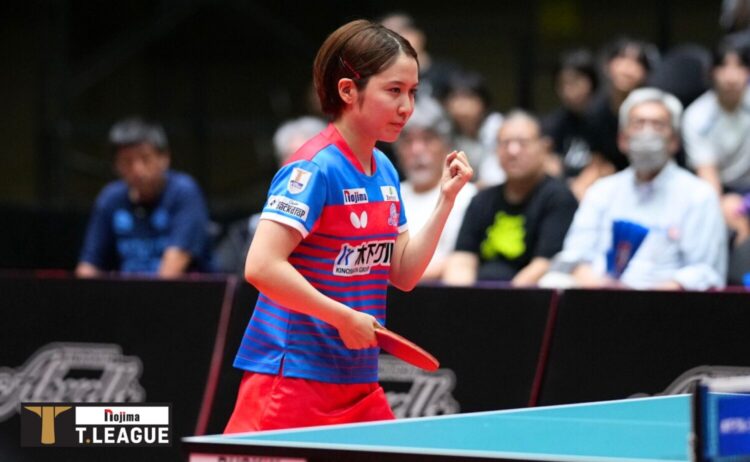 ガッツポーズを見せる平野美宇-(C)T.LEAGUE