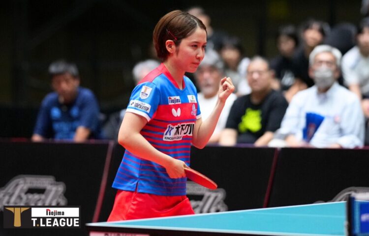 ガッツポーズを見せる平野美宇-（C）T.LEAGUE