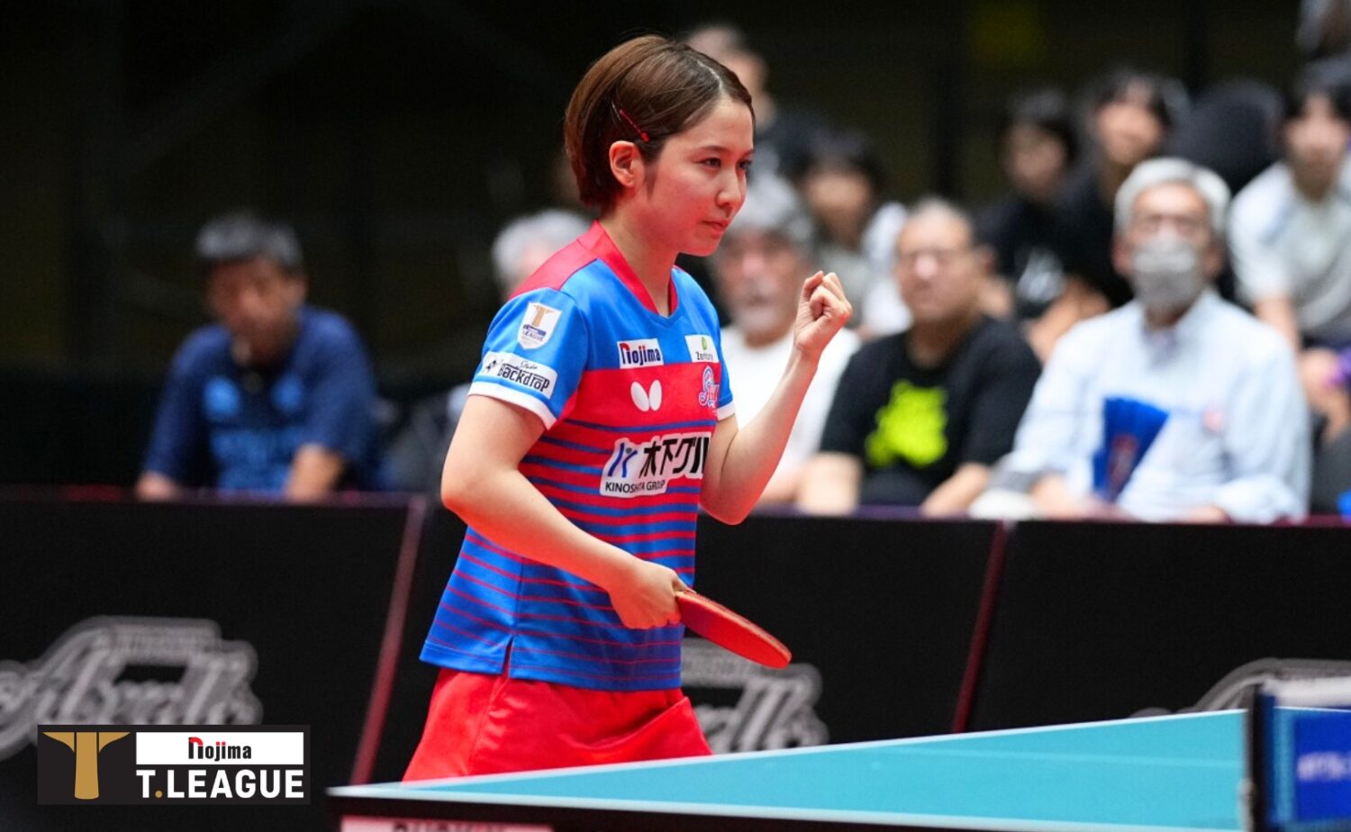 ガッツポーズを見せる平野美宇-（C）T.LEAGUE
