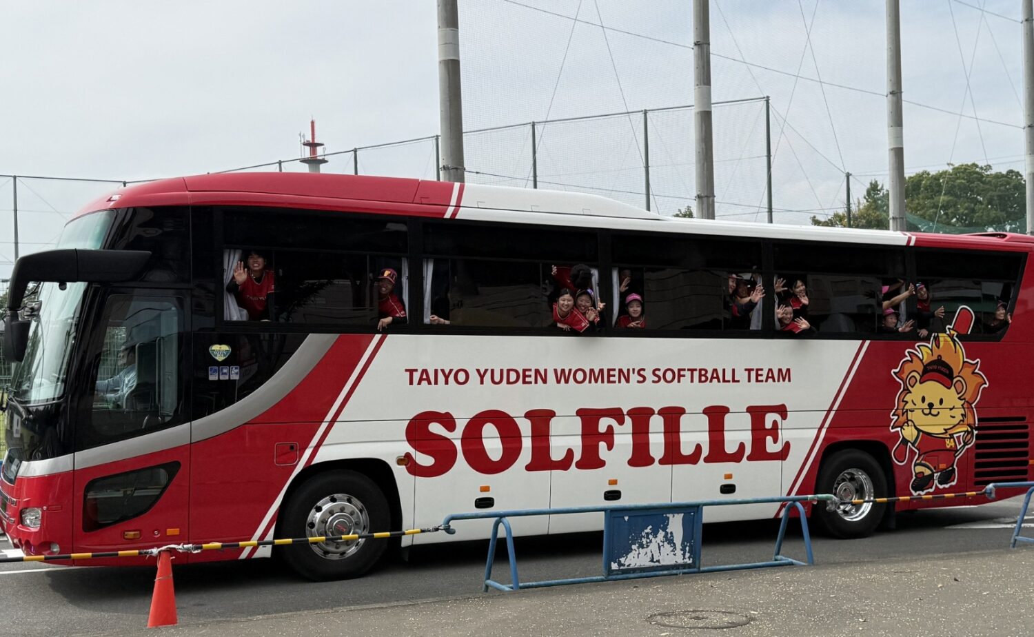 JDリーグ 太陽誘電ソルフィーユのラッピングバス
