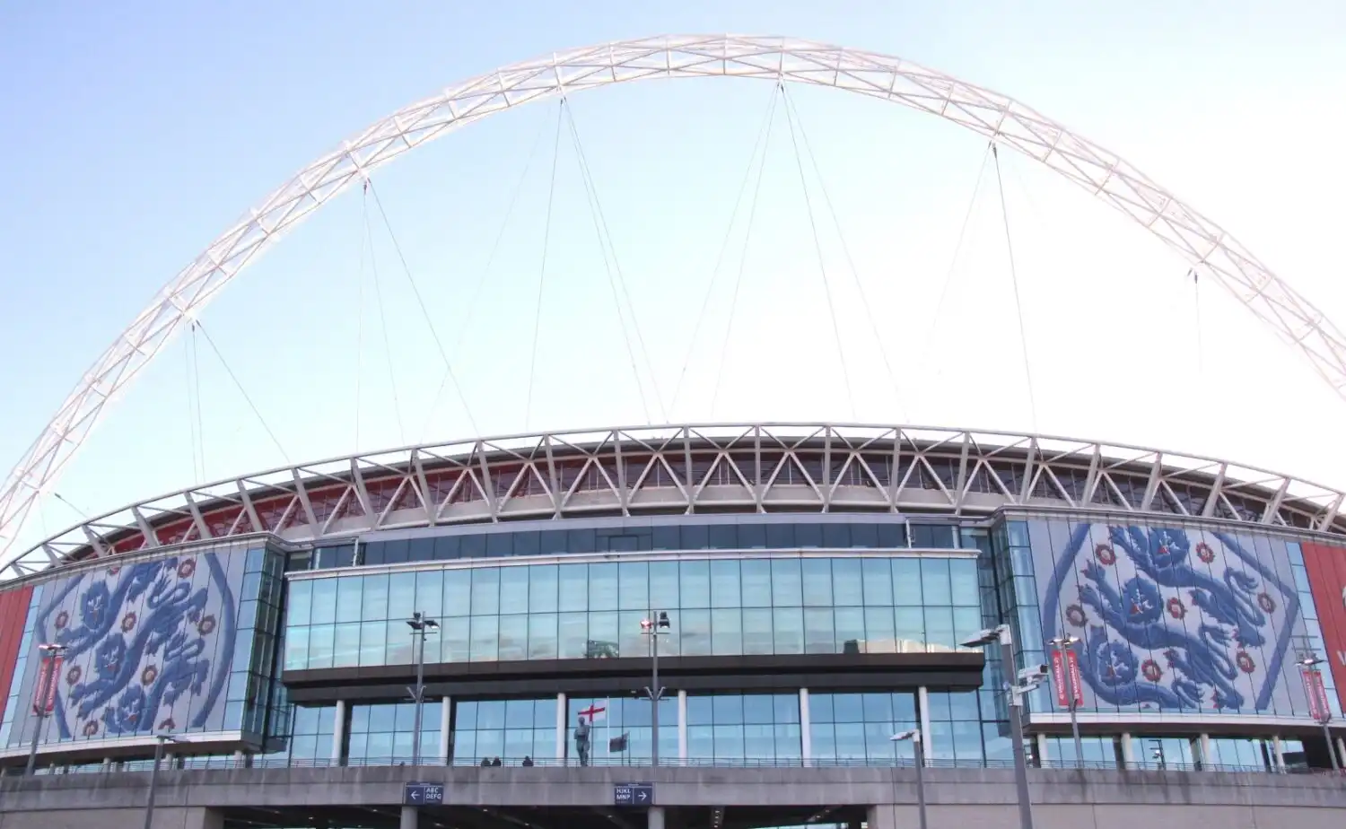 ウェンブリー・スタジアム｜サッカーの聖地に行ってみた