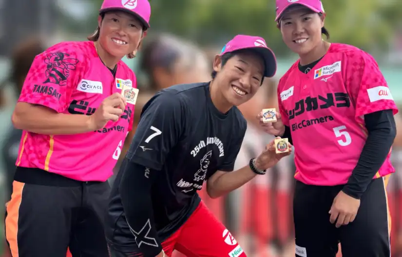 女子ソフトボール記録ステッカー配布イベント｜ビックカメラ高崎ビー