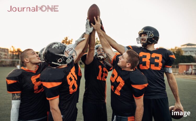 ライスボウル制覇へ！社会人アメリカンフットボールチームの結束を示す選手たちとフットボール