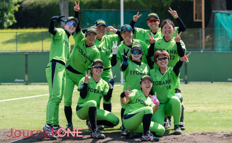 伊予銀行ヴェールズの選手たち