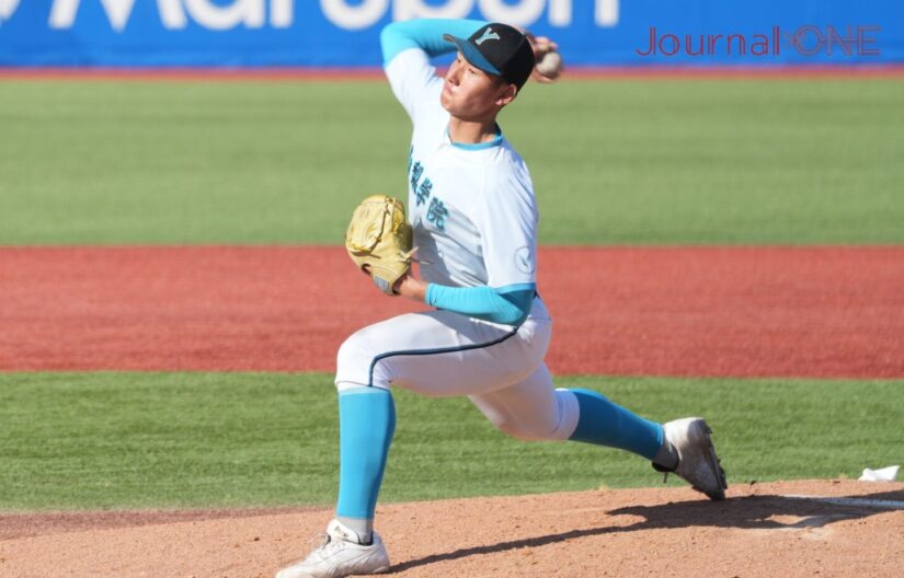明治神宮野球大会で投げる菰田陽生(山梨学院)