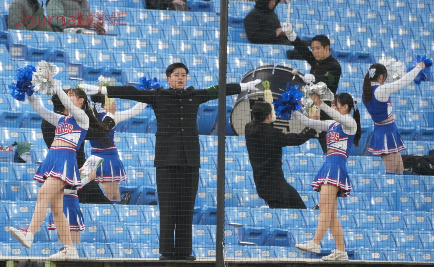 伝統の大根おどりで選手を鼓舞した東京農業大学全学応援団