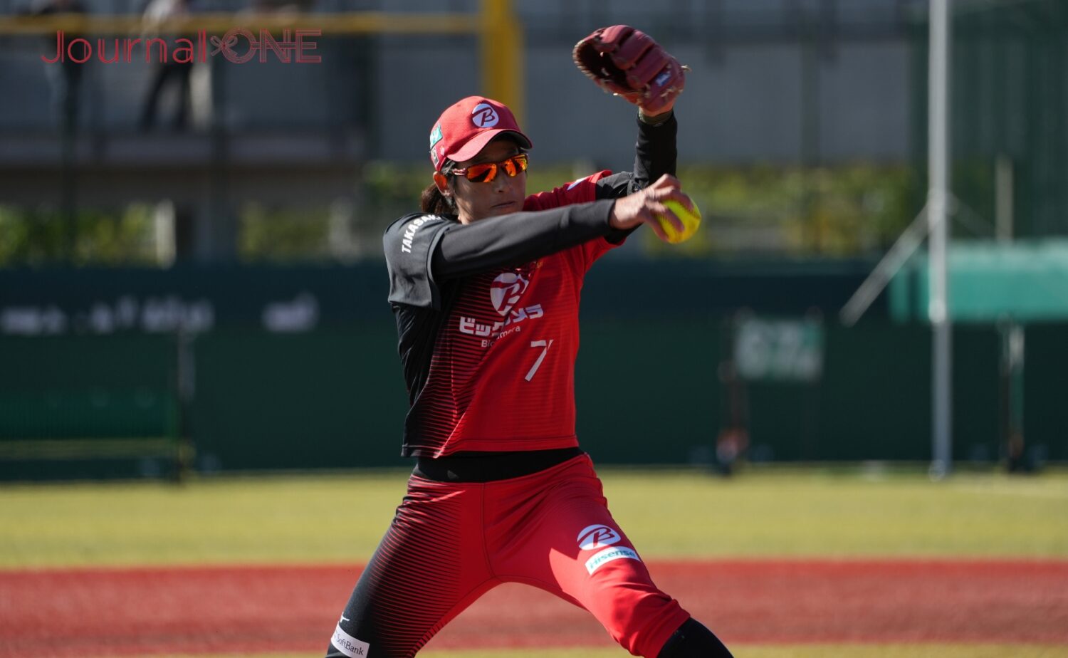 JDリーグダイヤモンドシリーズ準決勝で力投する上野由岐子