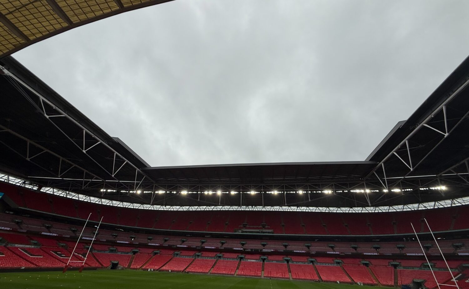 開閉式屋根のウェンブリー・スタジアム