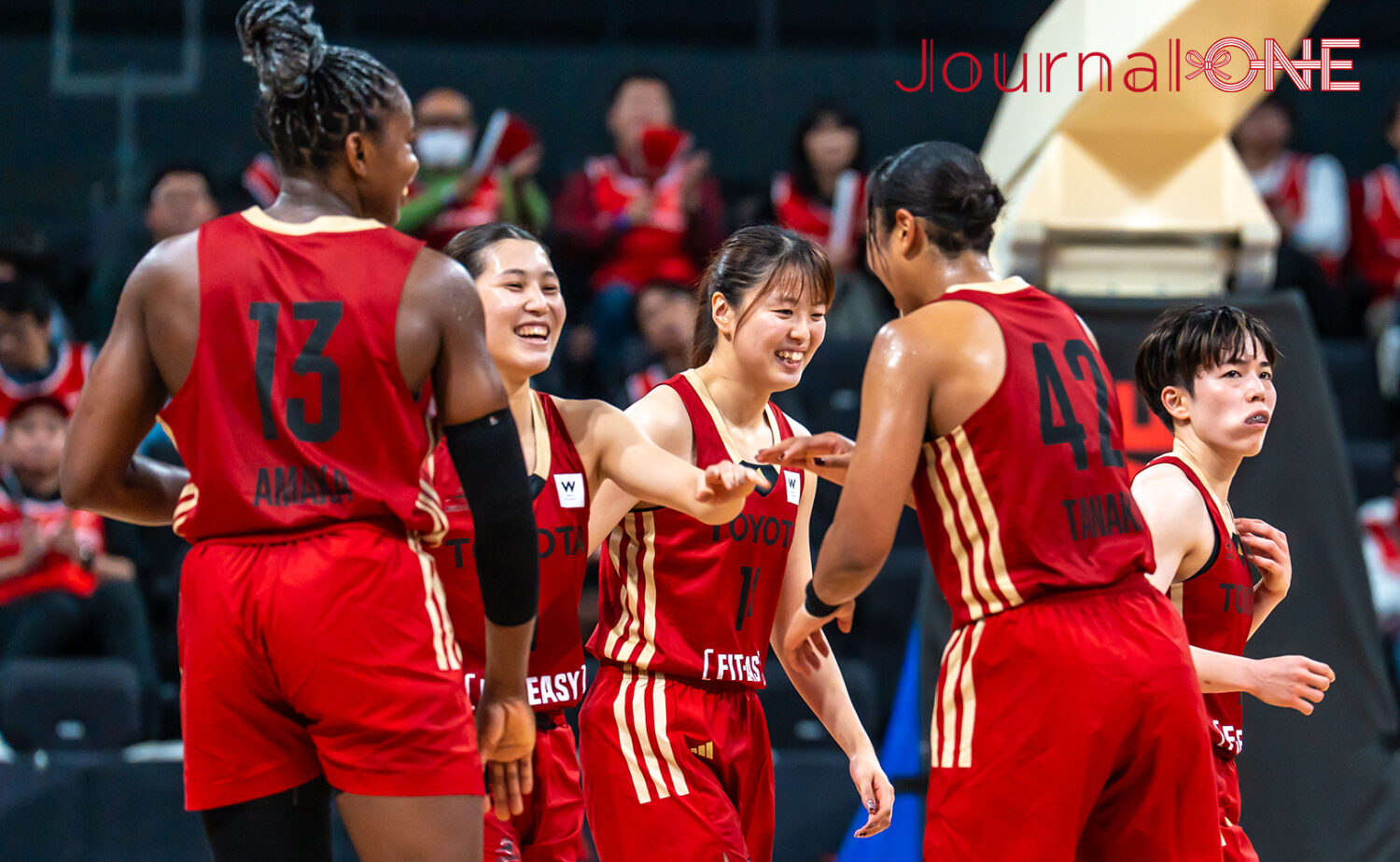 Wリーグ 勝利して喜ぶトヨタ自動車アンテロープスの選手たち-Journal-ONE撮影