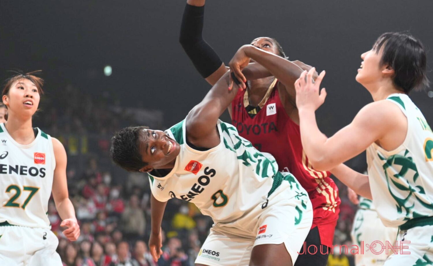 Wリーグ トヨタとENEOSのゴール下の攻防-Journal-ONE撮影