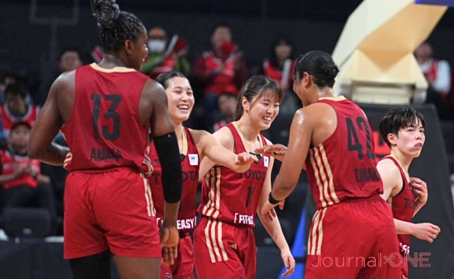 Wリーグ 勝利して喜ぶトヨタ自動車アンテロープスの選手たち-Journal-ONE撮影