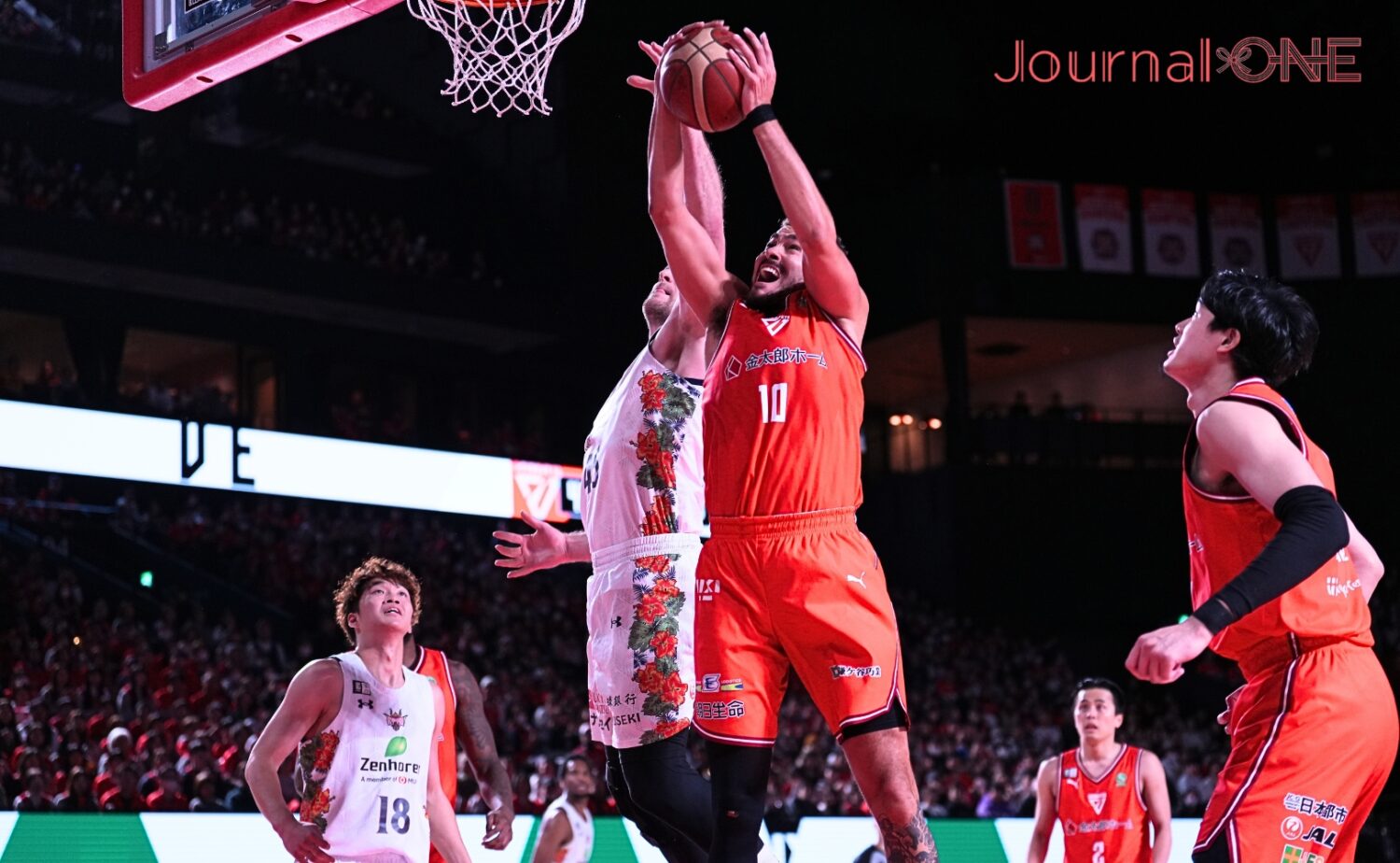 10リバウンドを挙げたDJホグ（千葉J）