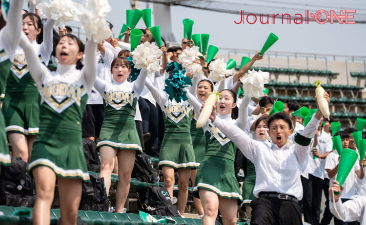 大根踊りを演舞する東京農業大学全学応援団