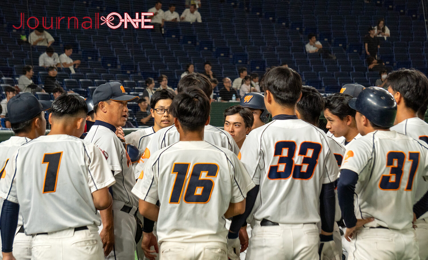 全国大学野球選手権に出場したを大原監督と和大ナイン