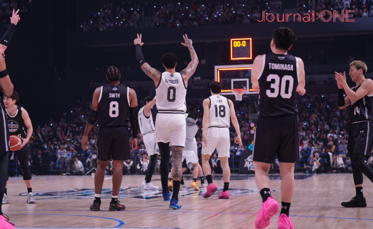 田中がブザービーターで3Pを決めて試合終了