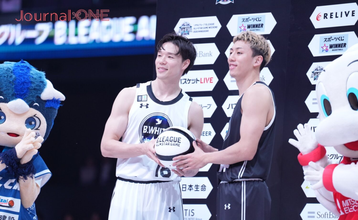 Bリーグオールスター終了後、長崎の馬場からバトンを受け取る名古屋の今村