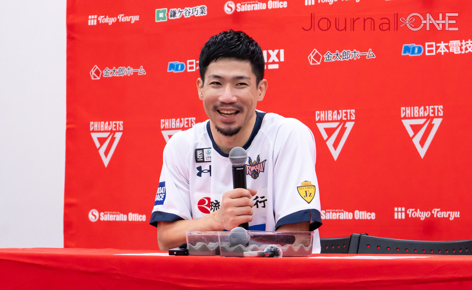 琉球ゴールデンキングスの岸本隆一選手が試合後会見で笑顔