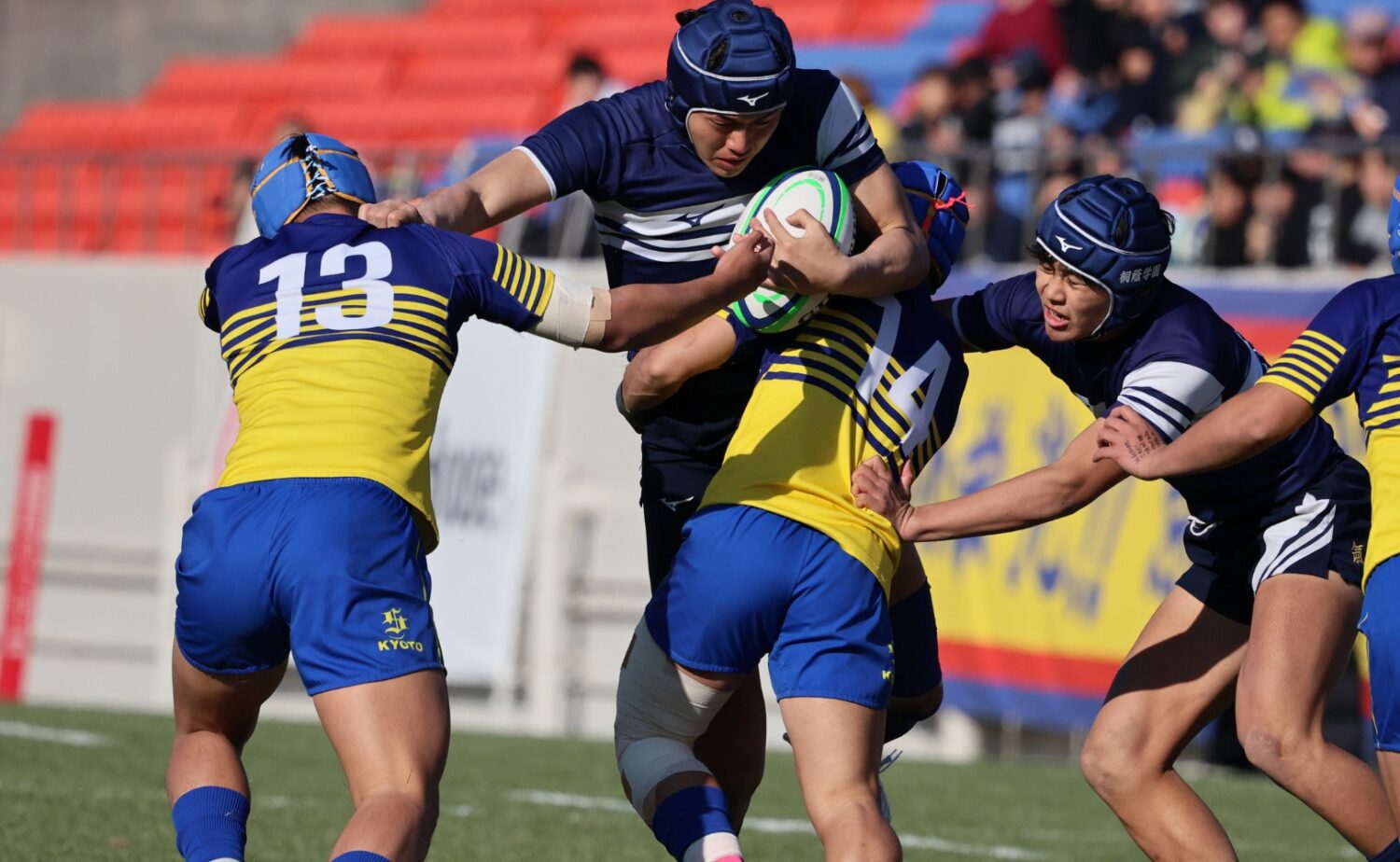 序盤は京都成章のディフェンスに苦しんだ