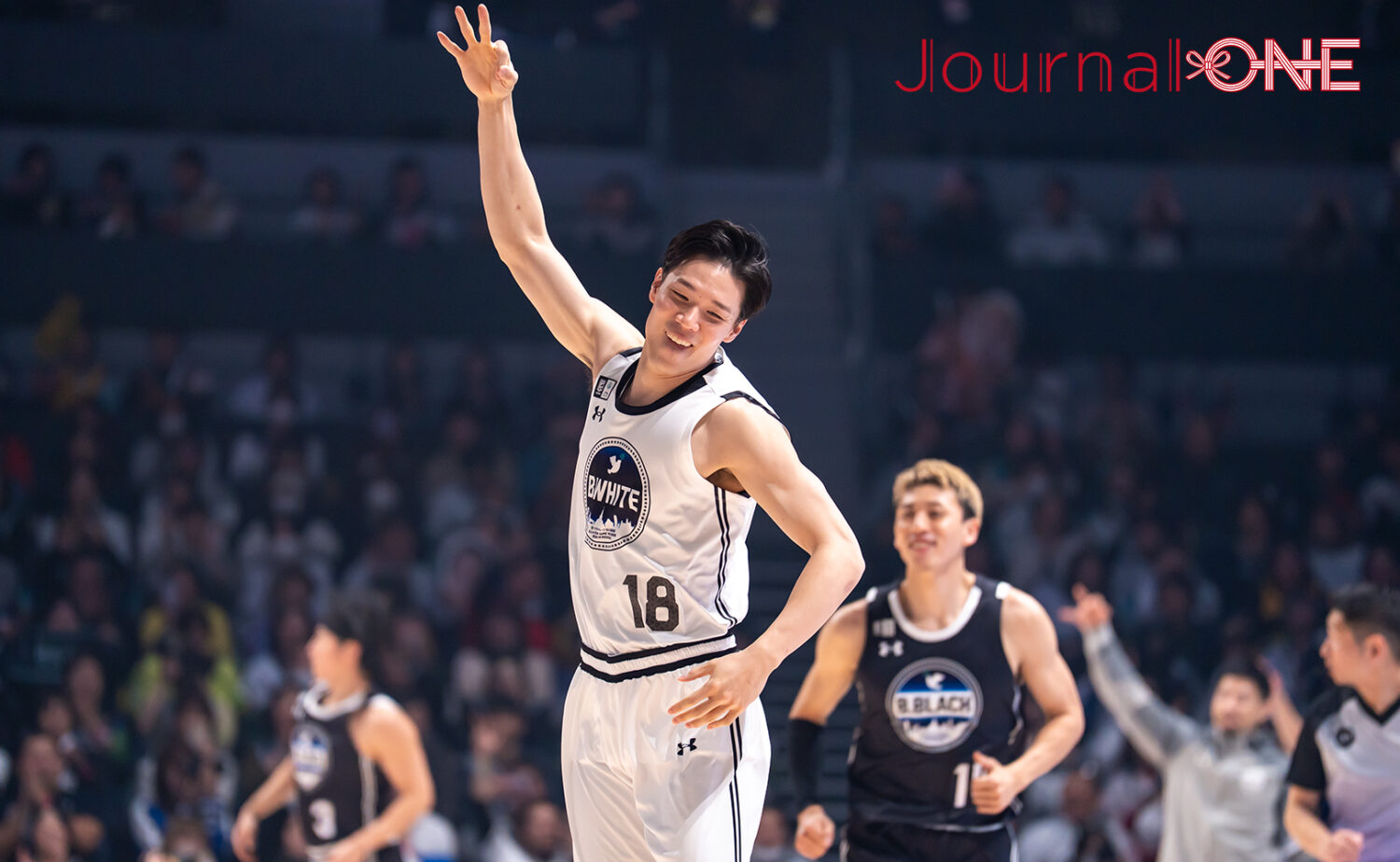 長崎ハピネスアリーナで躍動するB.WHITEの馬場選手のプレーシーン（Bリーグ10周年記念）