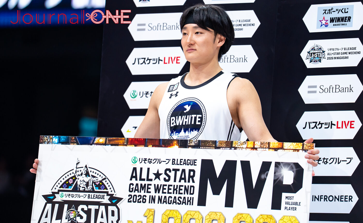 B.WHITEを勝利に導きMVPに輝いた田中大貴選手が表彰ステージに立つ瞬間