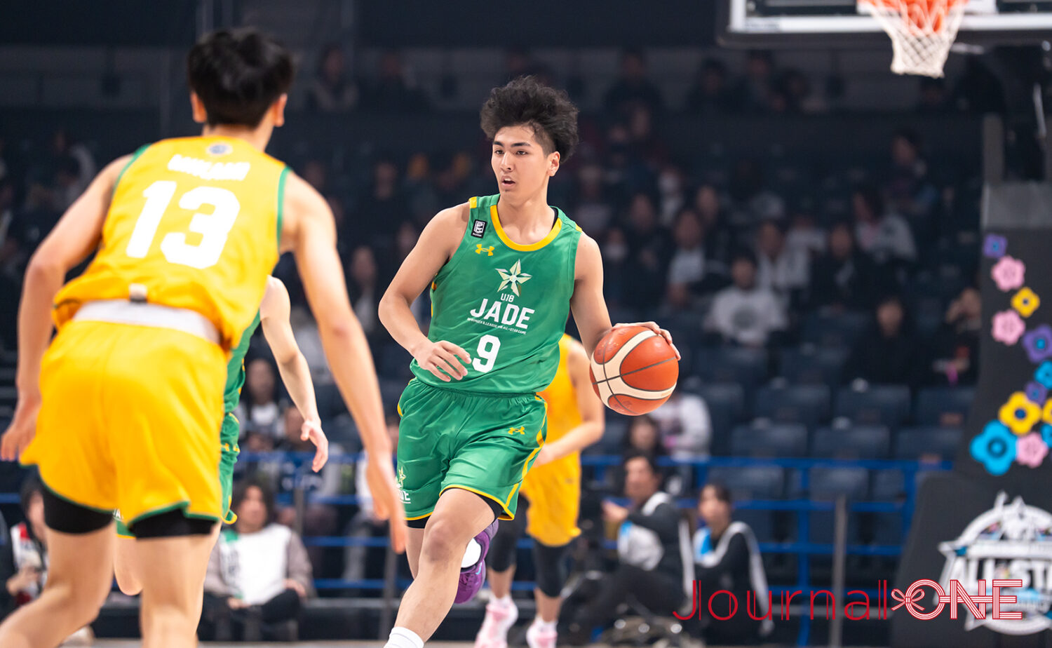 長崎開催 B.LEAGUE U18オールスターゲーム JADE対HELIOS戦での、ドリブルで切り込む若野瑛太選手