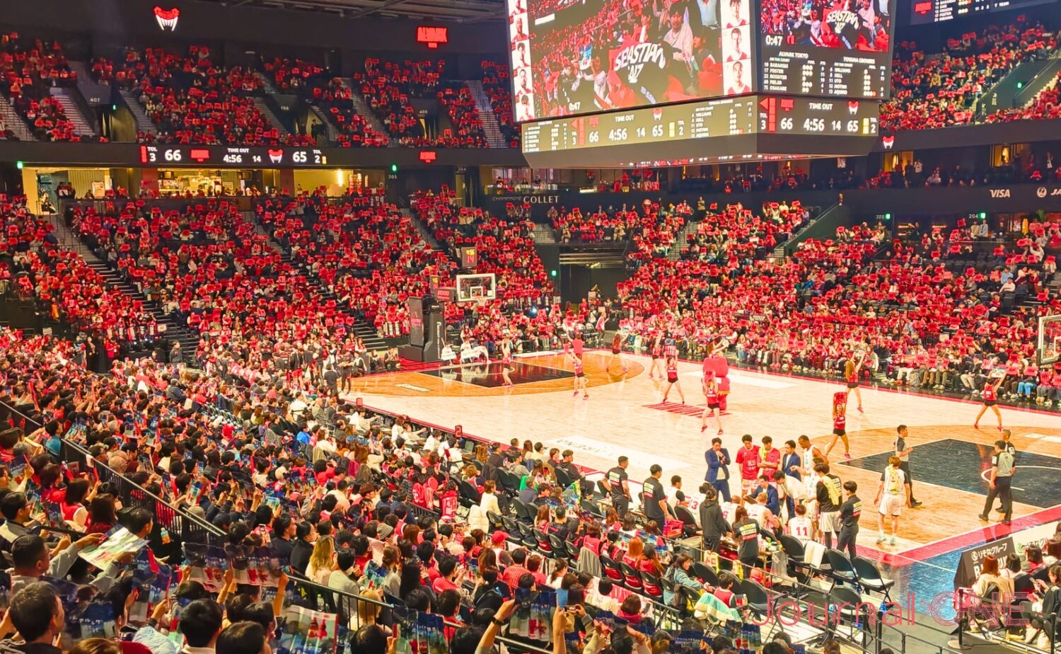 トヨタアリーナ東京はWe are Redのフレーズで真っ赤に染まった