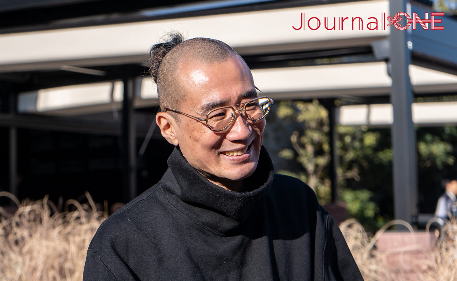 チームラボプラネッツの前でteamLabの工藤岳コミュニケーションディレクター-Journal-ONE撮影