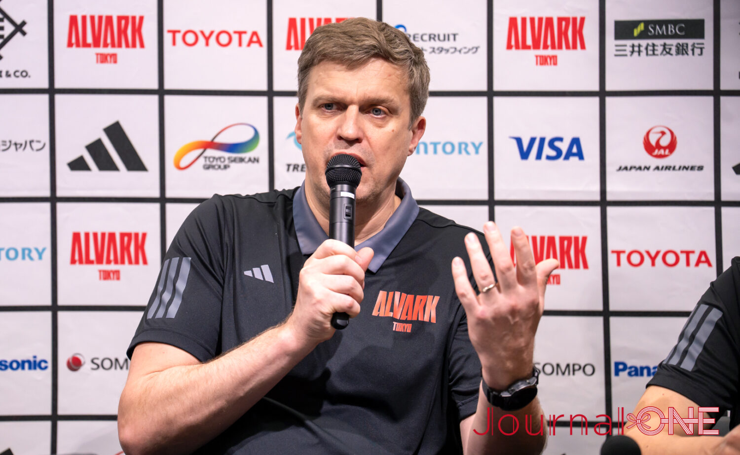 アルバルク東京のアドマイティス