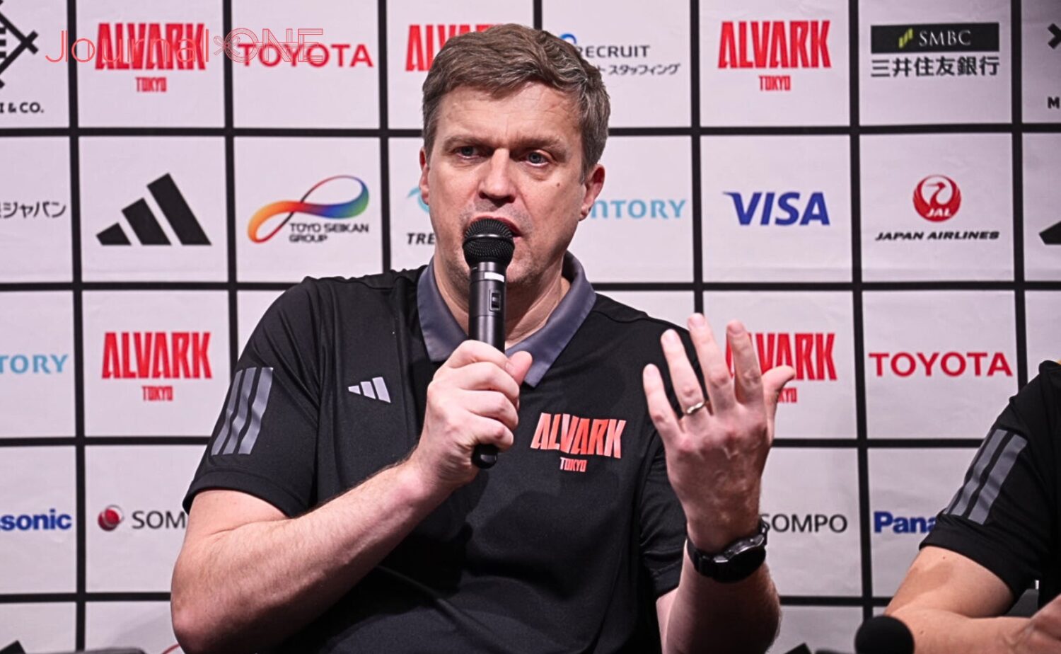 アルバルク東京のアドマイティス