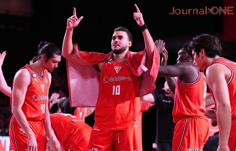 アルバルクの追撃を振り切り喜びを現わすホグ-Journal-ONE撮影