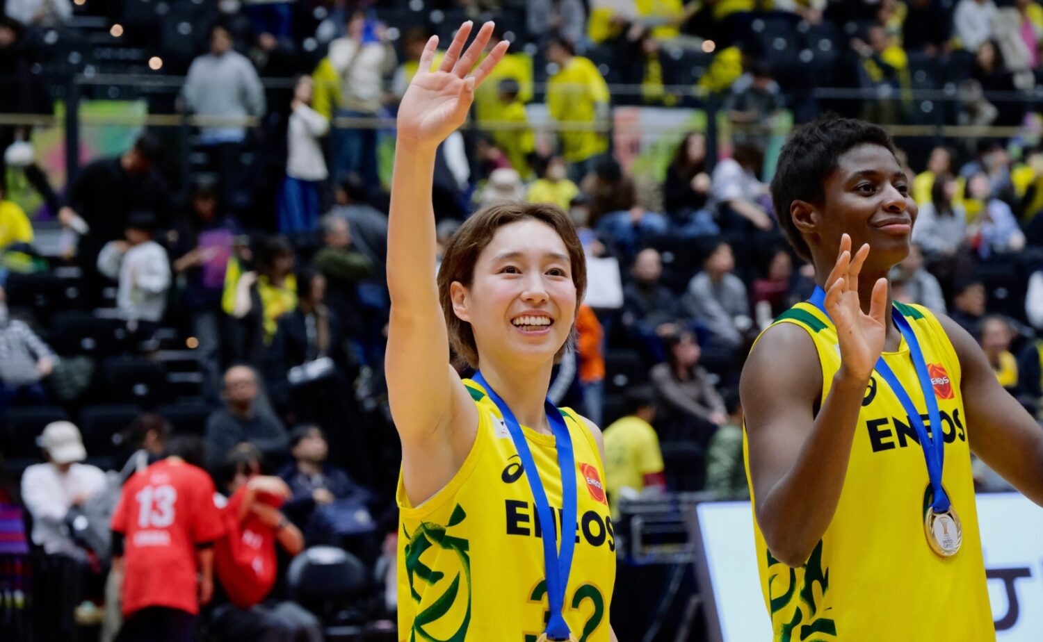 最後まで笑顔を貫いた宮崎と馬瓜エブリン-永塚和志撮影