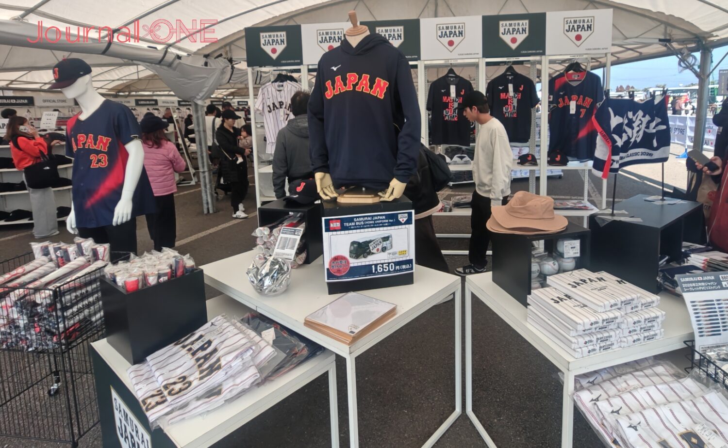 WBC 宮崎キャンプに設置された巨大なオフシャルショップ