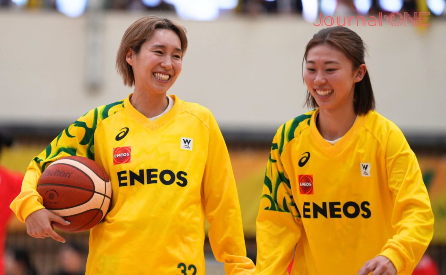 試合前に笑顔で後輩に声を掛ける宮崎-Journal-ONE撮影