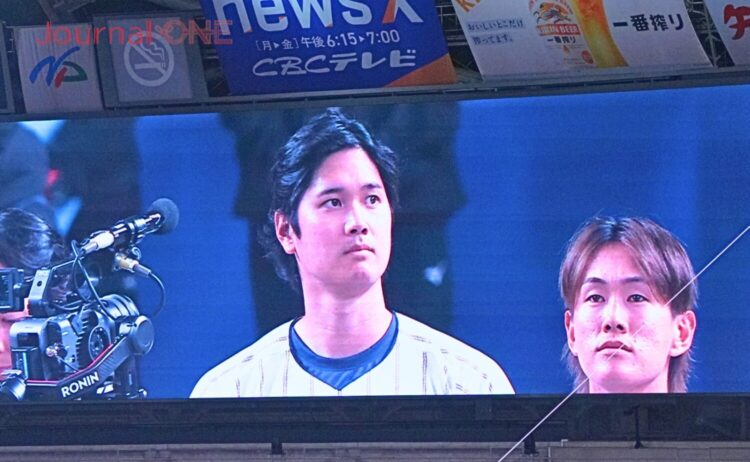 国歌斉唱で国旗を見つめる大谷翔平-Journal-ONE撮影