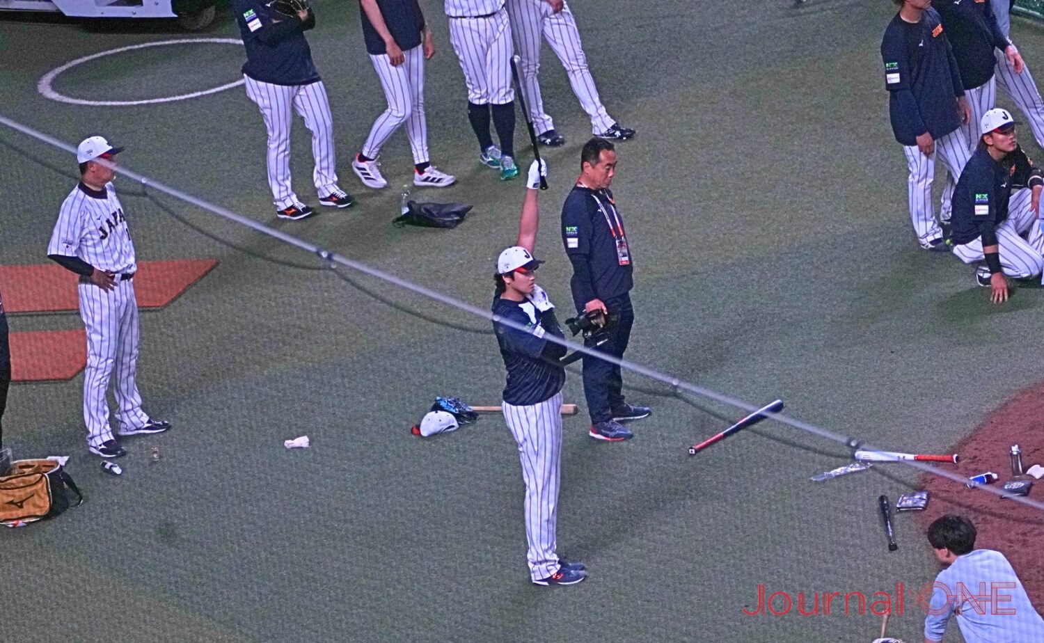 大谷翔平はフリー打撃の順番を待つ間もファンを魅了した-Journal-ONE撮影