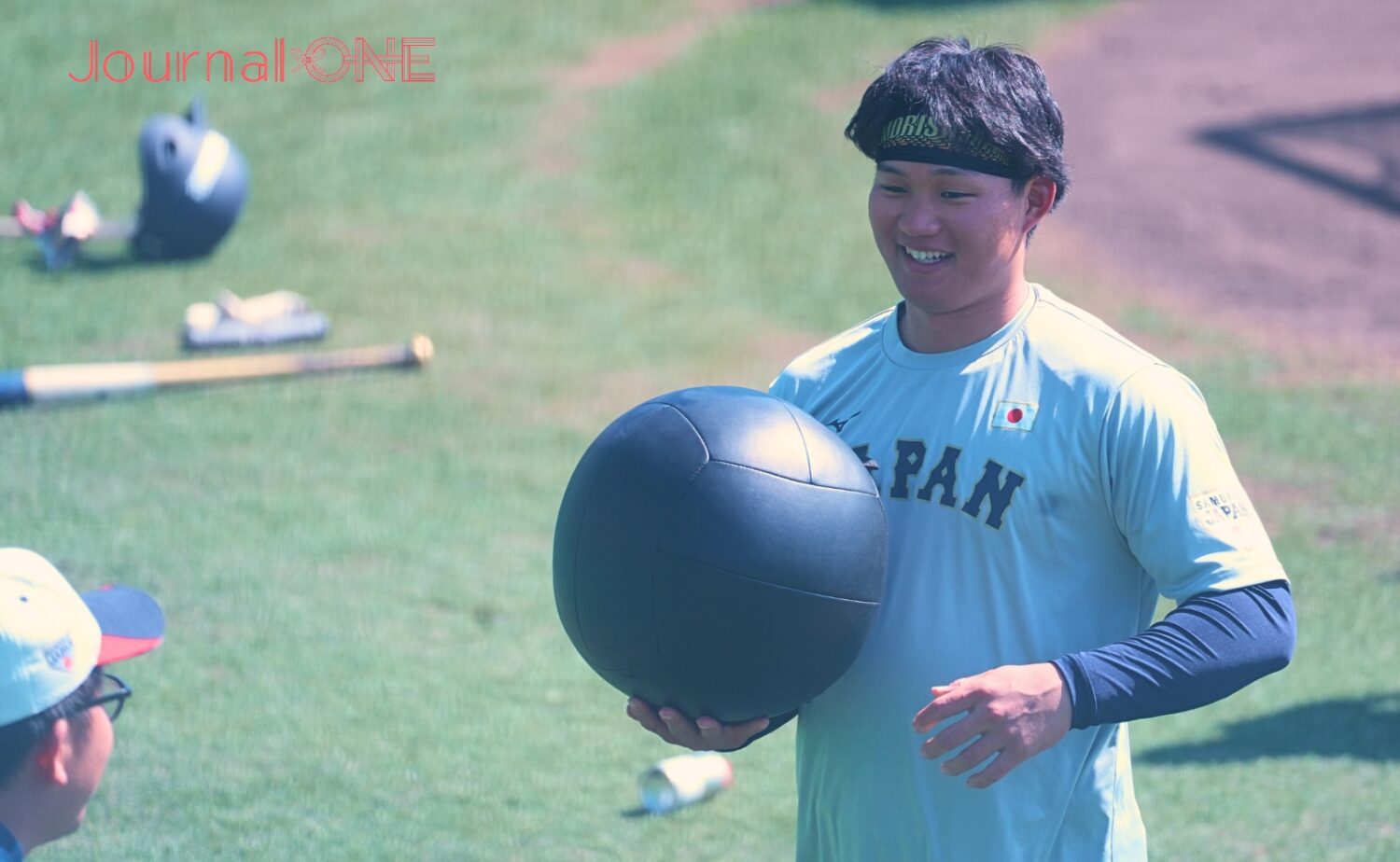 侍ジャパン 体幹トレで汗を流す森下(阪神)-Journal-ONE撮影