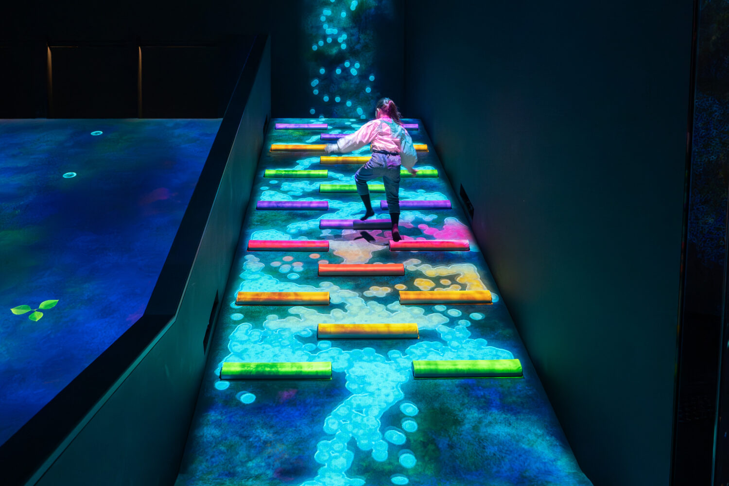 坂の上のつぶつぶの滝